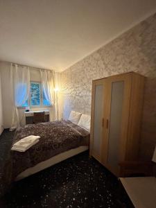 Number 3 APT, easy for Venice