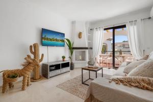 Modern Terrace apt by Costarentals - Ref 123