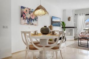 Modern Terrace apt by Costarentals - Ref 123