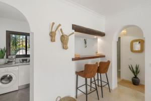 Modern Terrace apt by Costarentals - Ref 123