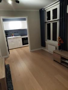 In the middle of the city, garden and parking!