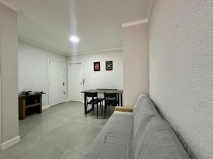 Uma quadra do mar, mobiliado, excelente localização