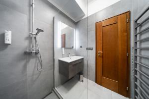 April hotel Panorama