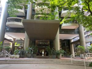 Apto em hotel 5*, varanda, 1 vaga, Itaim, SP