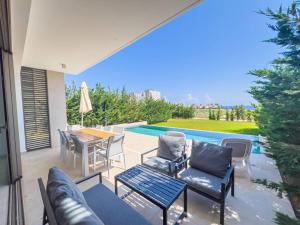 Azure Breeze Villa - Roof Garden & Sea Views