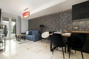 Komfortowy Apartament z prywatnym ogródkiem i parkingiem w Bielsko-Białej by Noclegi Renters