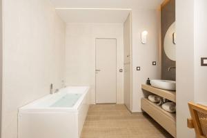 Kira Elegant City Nest