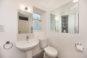 Beautiful 2BR flat in leafy suburb - Pass the Keys