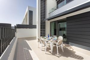 Home2Book Modern Apartment with Pool in Abades