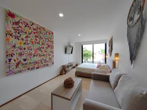 Playa Retreat with Pool, near 5th Avenue & beach