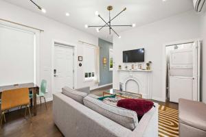 Free Downtown Parking Walk to Stadiums and Shopping