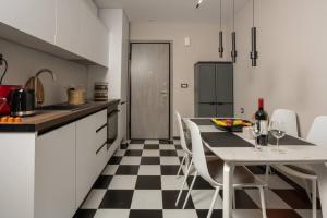 Demmi Central 2BR Designer Apt