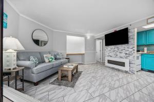 Monterey Bay Suites Resort Unit 1637 Penthouse Unit with Balcony and Ocean View