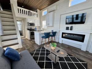 The Cozy Cloud with Pool and Hot Tub