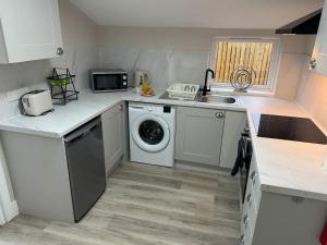 Modern 2BR Blairgowrie Cottage