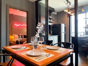 Near BTS l Workspace and Kitchen - Pool and Gym l Sontana