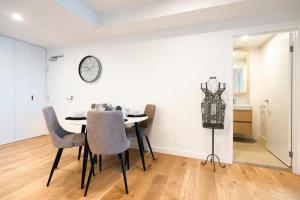 Chic and comfy 1BR w Balcony - South Brisbane 12111