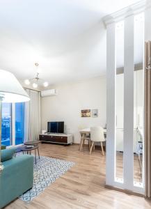 Skyline Sunset & City View - Modern 1BR Central Tirana