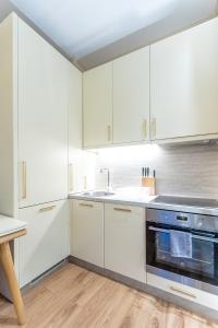 Skyline Sunset & City View - Modern 1BR Central Tirana