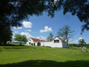 Brusna Farmhouse, Kúriák - Lhenice