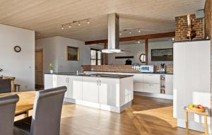 Gorgeous Home In Lemvig With Wifi