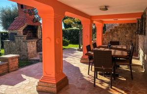 Beautiful Apartment In Opric With Wifi