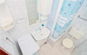 Lovely Apartment In Zivogosce With Wifi