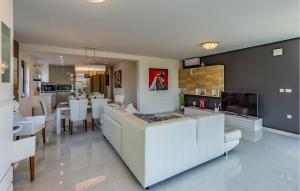 Cozy Apartment In Pula