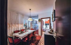 2 Bedroom Beautiful Apartment In Podstrana