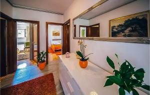 2 Bedroom Beautiful Apartment In Podstrana