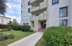 2 Bedroom Gorgeous Apartment In Royan