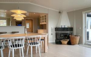 5 Bedroom Cozy Home In Onsala