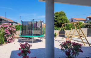 Cozy Apartment In Bibinje