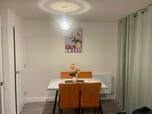 Cozy Bridgwater Taunton Contractor House