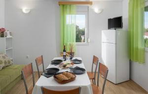 Pet Friendly Home In Tinjan