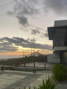 Apê 204 em Itaúna 50m da praia com Estacionamento Melhor localização