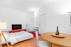 Duomo 15 min - Navigli 10 min - Luminoso, WiFi e AC