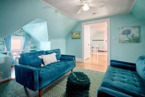 Capitol-Side • Downtown • Attic Harry-Potter Door