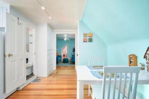 Birdhouse • Attic Harry Potter Door • Capitol Side