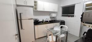 Apartamento Espaçoso a 300m da praia Enseada, Guaruja