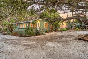 Gulf Front Escape at a Beach Resort, Pet Friendly