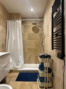 Christmas Market Cozy 1 bedroom and 1 convertible