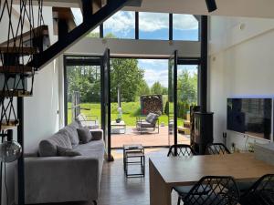 Dolina Słońca obok Suntago - nowoczesne domy z jacuzzi