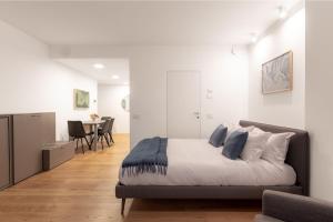 The Golden Duo Two luxury units in one building by Aura Luxury Collection