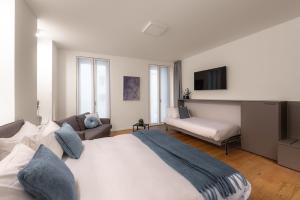 The Golden Duo Two luxury units in one building by Aura Luxury Collection