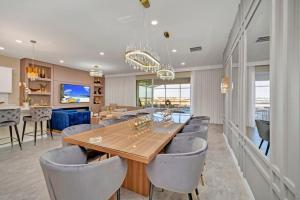 Sunset On The Hill Huge 10 Bedroom Private Pool! villa