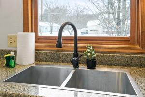 Dual Home Retreat! Walk Between Both! Sleeps 28