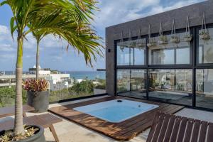 Playa Oasis with Pool & Gym - Walk to Beach & 5th Av