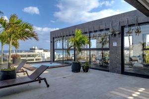 Playa Oasis with Pool & Gym - Walk to Beach & 5th Av