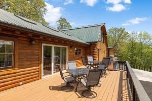 Sugar Rock Lodge Log Cabin on Tablerock Lake